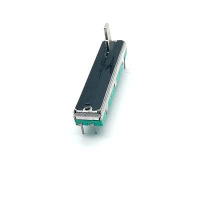 دسته فلزی C3044G سفری 30 میلی‌متری با عرض 8.1 میلی‌متر برای گوشی و میکروفون کنسول صدا استفاده می‌شود
